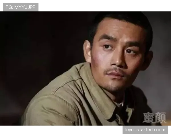 唐佳豪昨晚居然穿着睡衣就上了热搜，这生活太有戏了吧？
